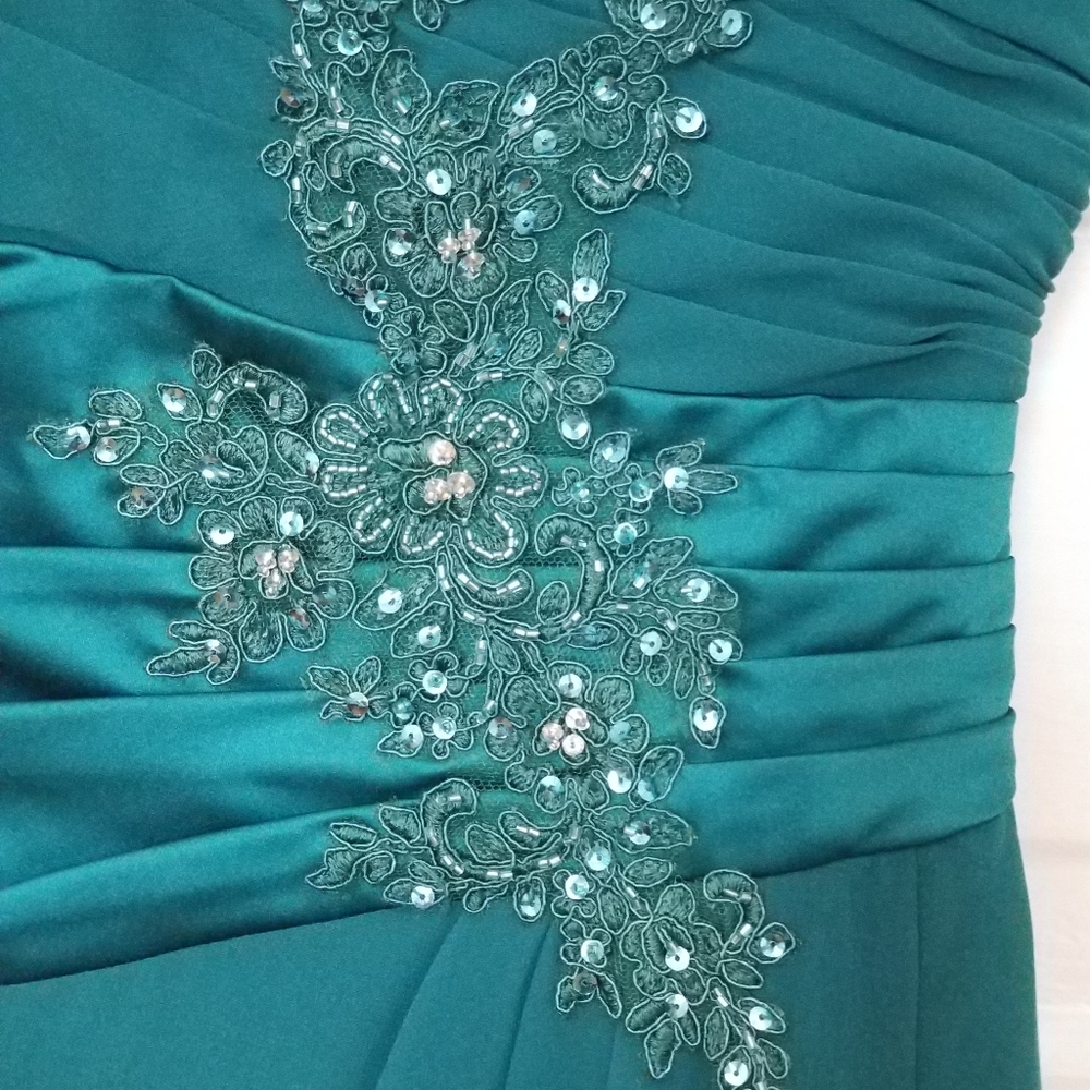 Dress - Picture 3 of 3
